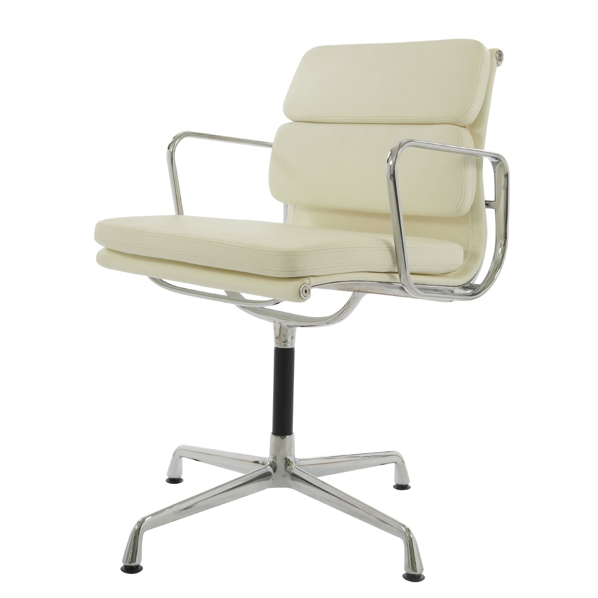 Charles Eames style, Cadeira de conferência EA208 crema